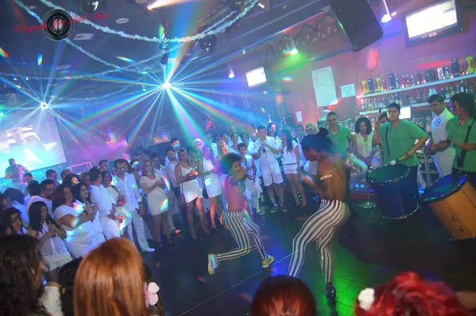 Bachata Dancing in Málaga: Weekly Socials & Tardeos (2026)